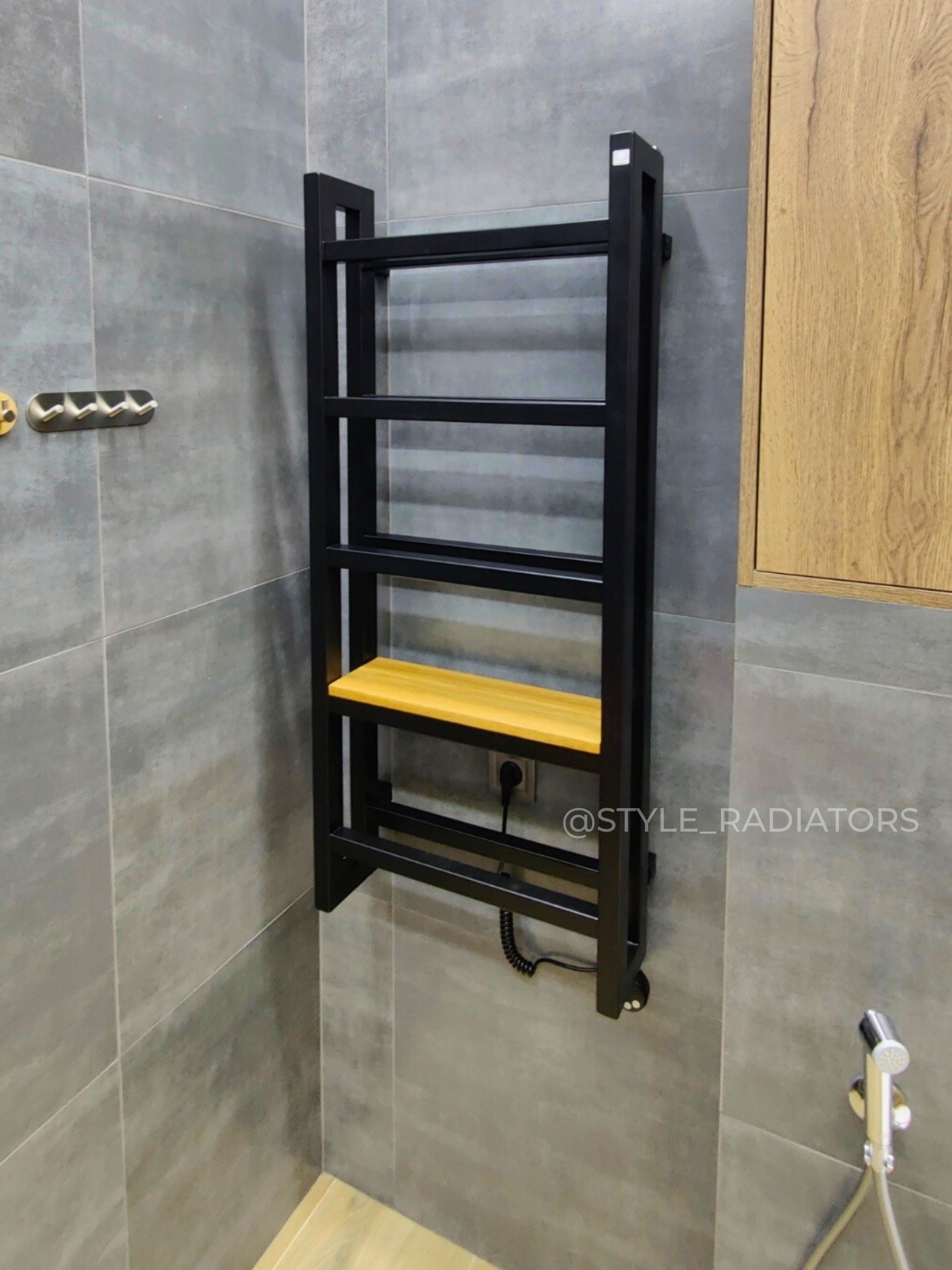 Радіатор Terma Stand 1150x500 з дерев'яною поличкою, чорний мат